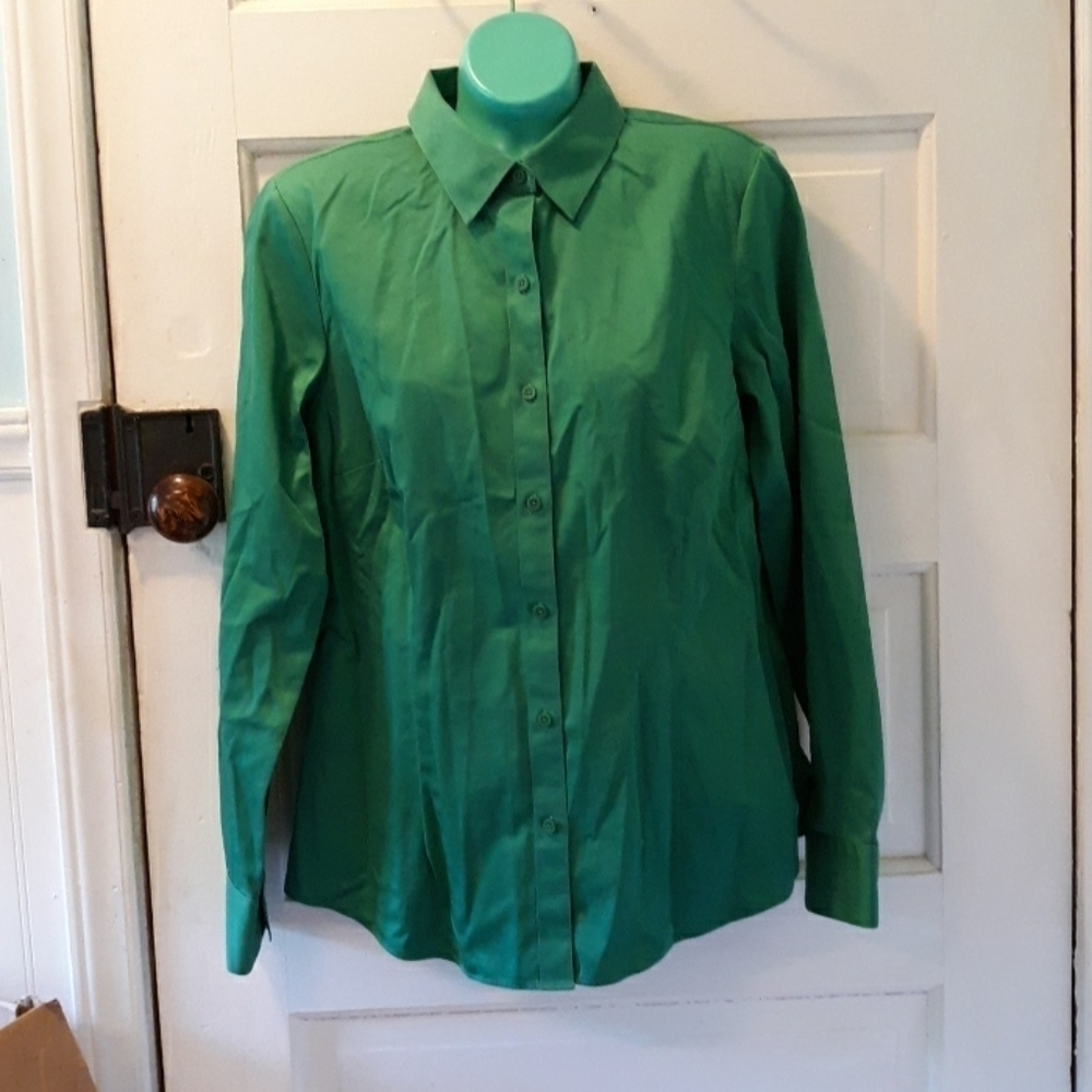 Cold water Creek small 8 green button down